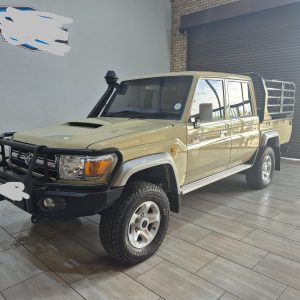 TOYOTA LANDCRUISER LX V8