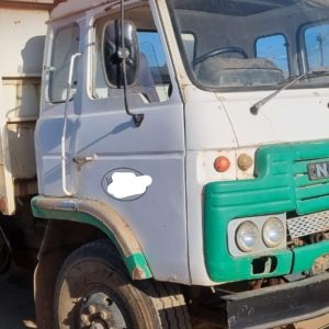 Nissan dropsides truck