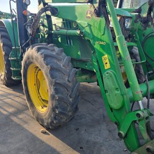 JD 6110 M met laaigraaf