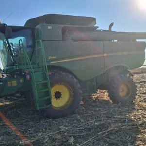 John Deere S660