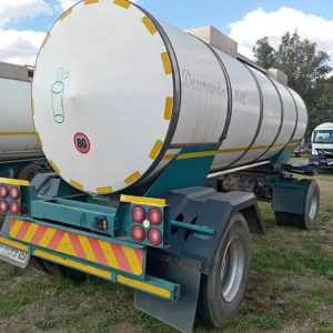 Milk storage trailer