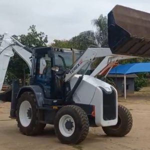 4x4 TLB 840 TEREX
