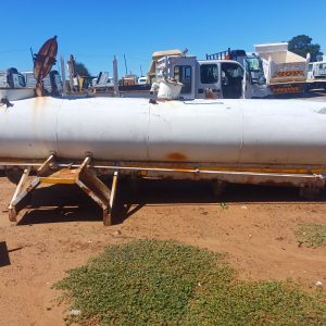 Honey sucker tank to fit on 4 Ton truck