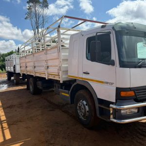 Mercedes Atego 1517 Met Bees Trailer
