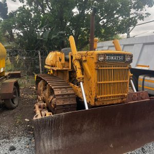 KOMATSU D65A BULLDOZER