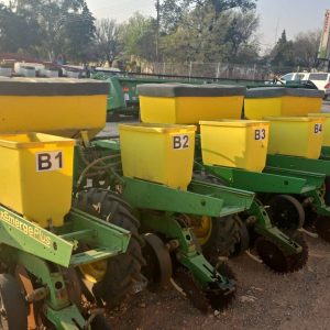 2x John Deere 1750  6ry 91