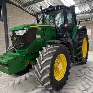 John Deere 6175M Cab