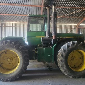 John Deere 8650