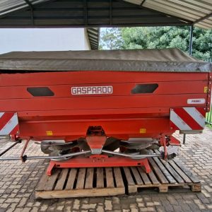 2 Gaspardo 3200 Liter Strooiers