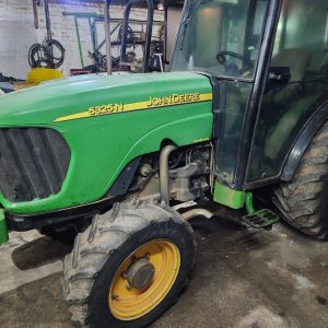 John Deere 5352N